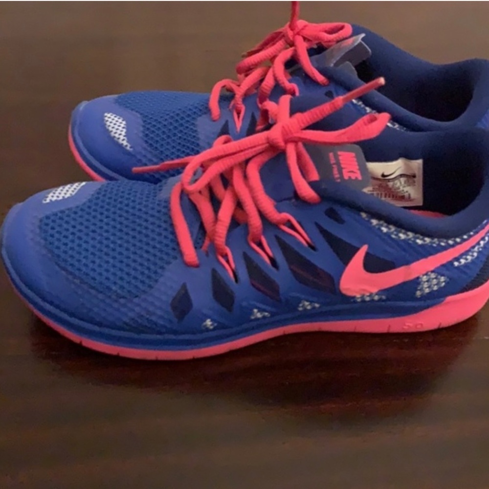 Nike Free 5.0 Girls Running Shoes - Picture 2 of 5